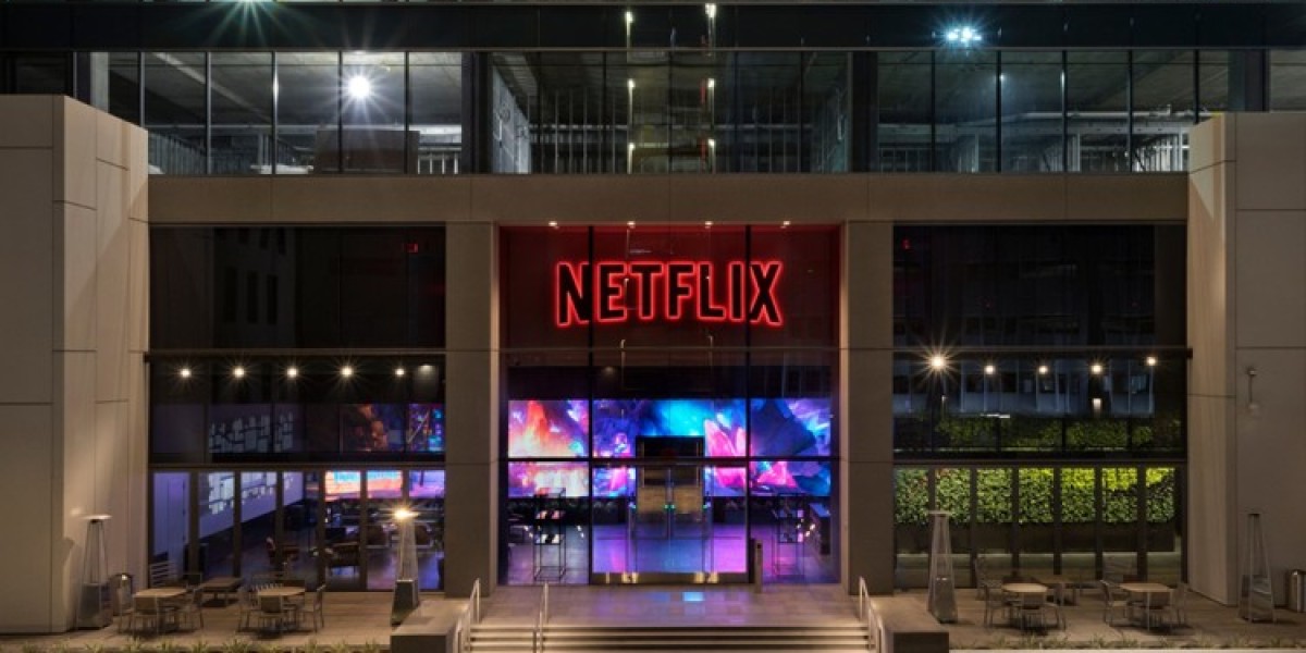 Netflix and American Cinematheque: Saving Egyptian Theatre