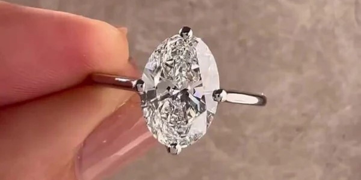 The Advantages of White Gold for Engagement Rings and Anniversary Gifts