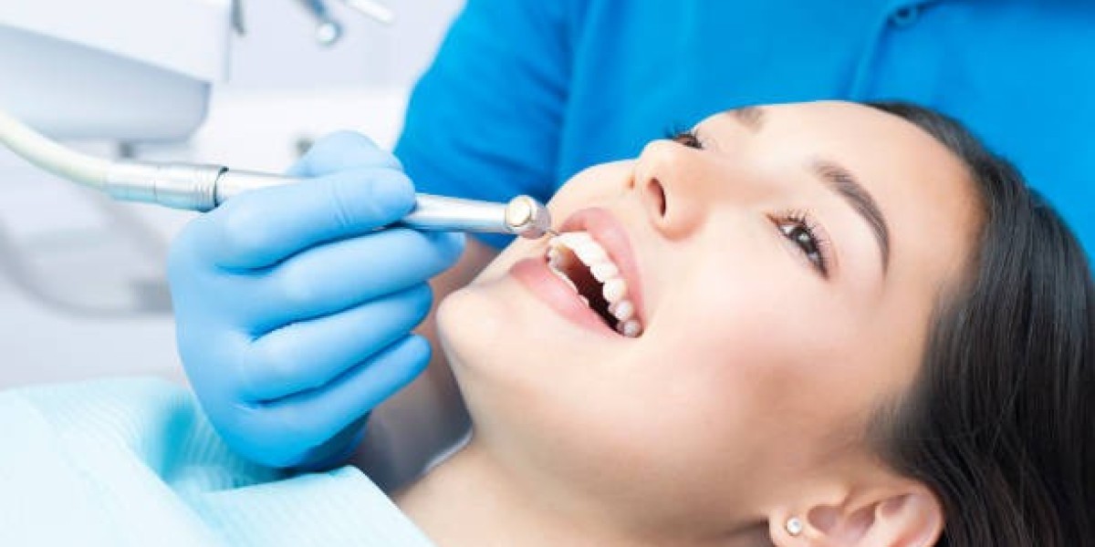 How Professional Teeth Scaling and Polishing Enhance Everyday Oral Hygiene