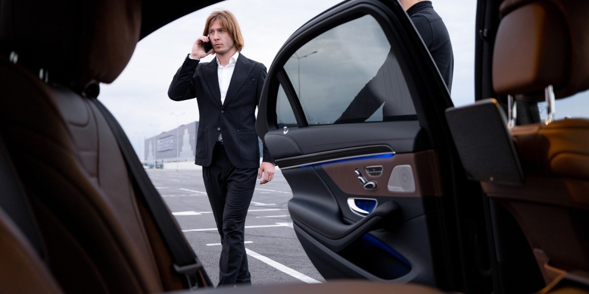 Corporate Airport Limo Service for Reliable Business Travel in Toronto