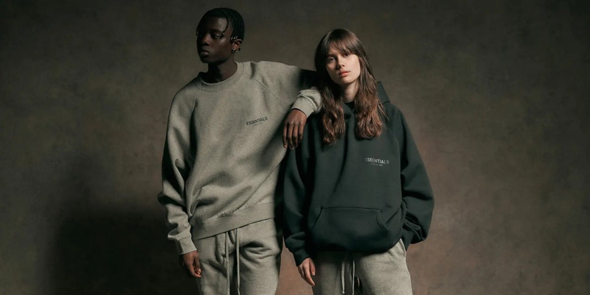Best Ways to Wear an Essentials Oversized Hoodie